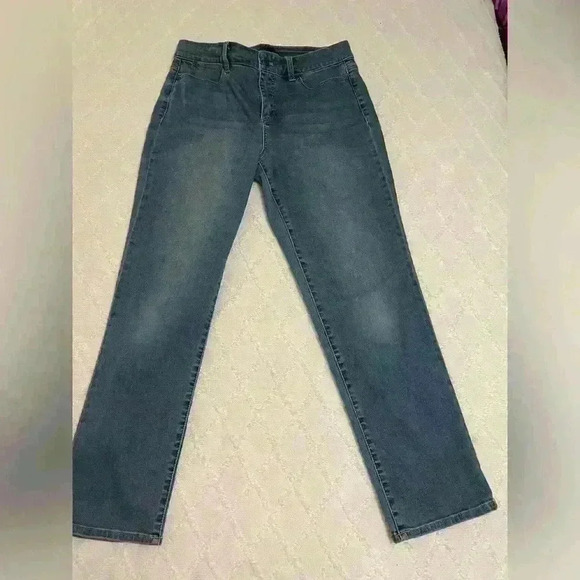 Talbots curvy jeans size 8 - Picture 1 of 7